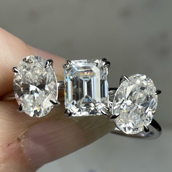 2.5ct Oval Moissanite Ring - Picture 10 of 17